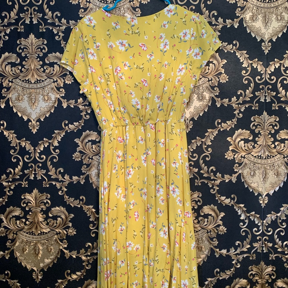 🦇 Yellow Spring Cottage Midi Dress 🦇 - Picture 2 of 4